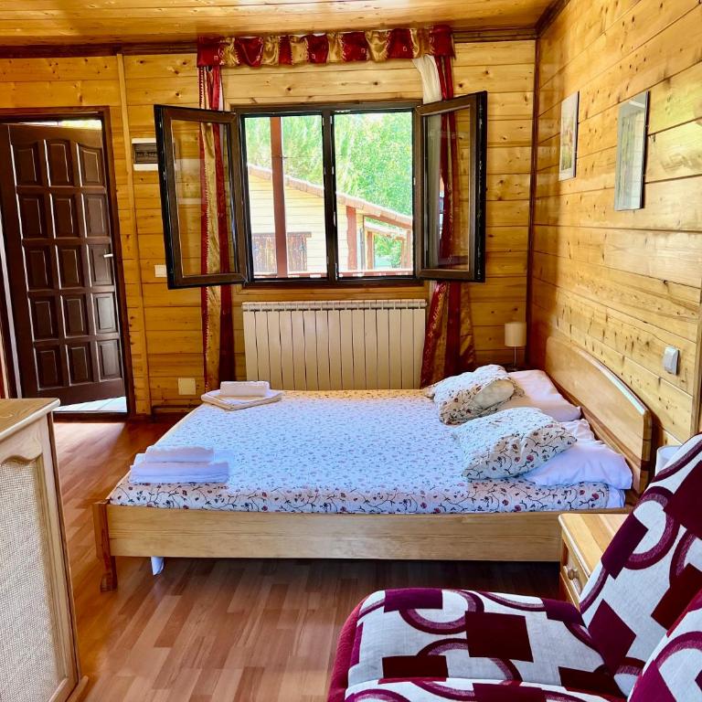 Camping Valle de Hecho - Habitación Doble con terraza - 2 camas - 4