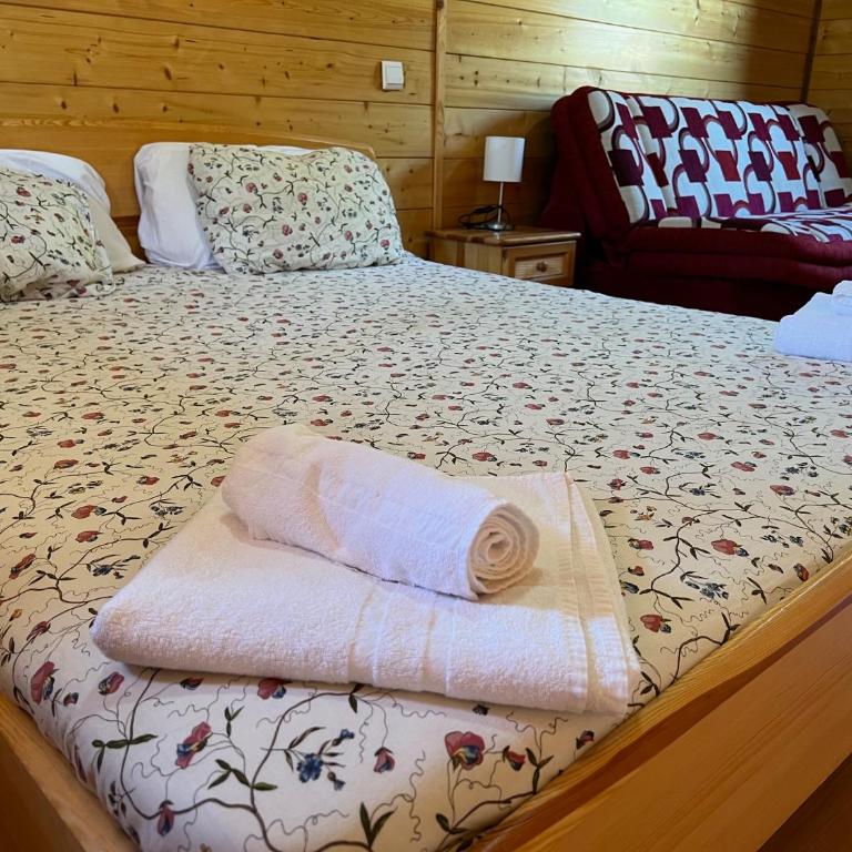 Camping Valle de Hecho - Habitación Doble con terraza - 2 camas - 6