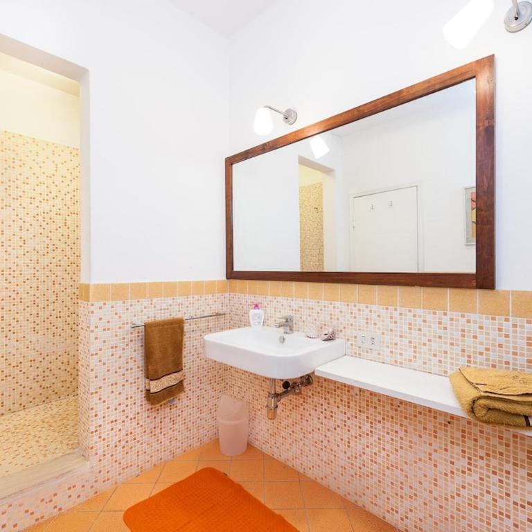 Casa Stibbert Garden Retreat - Two-Bedroom House - 28