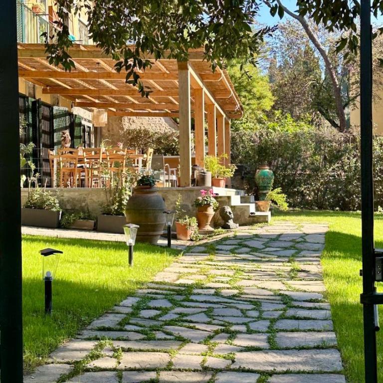 Casa Stibbert Garden Retreat - Two-Bedroom House - 36