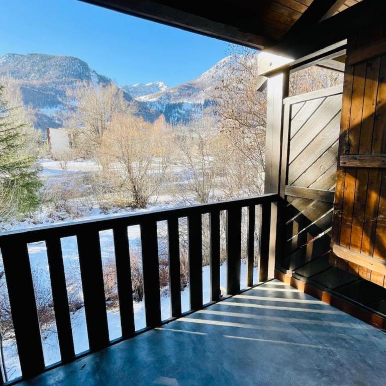 Charmant logement familial à La Salle-les-Alpes - Appartement - 12