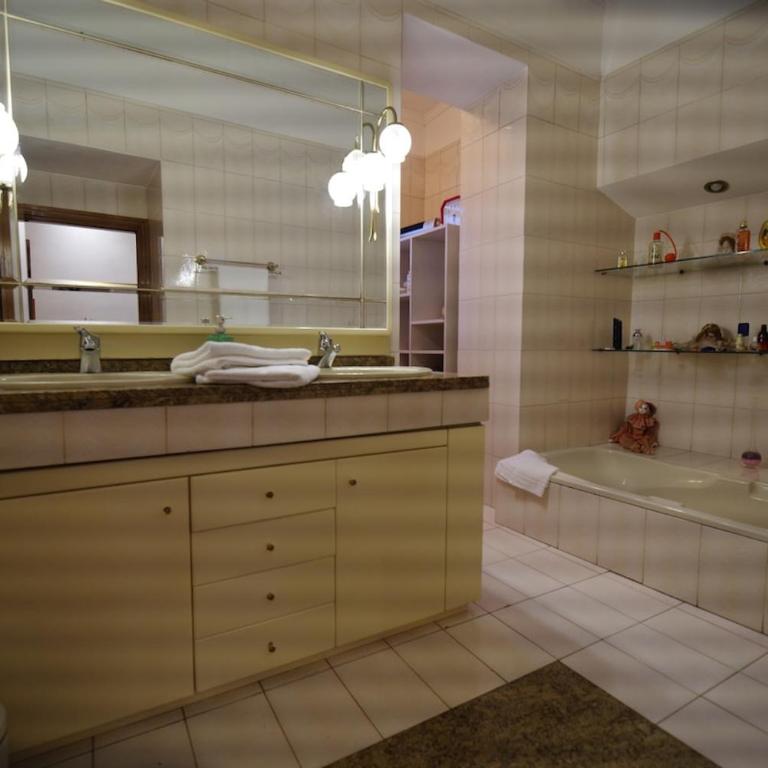 Domus Roma G&R - Appartamento con 3 Camere da Letto - 2