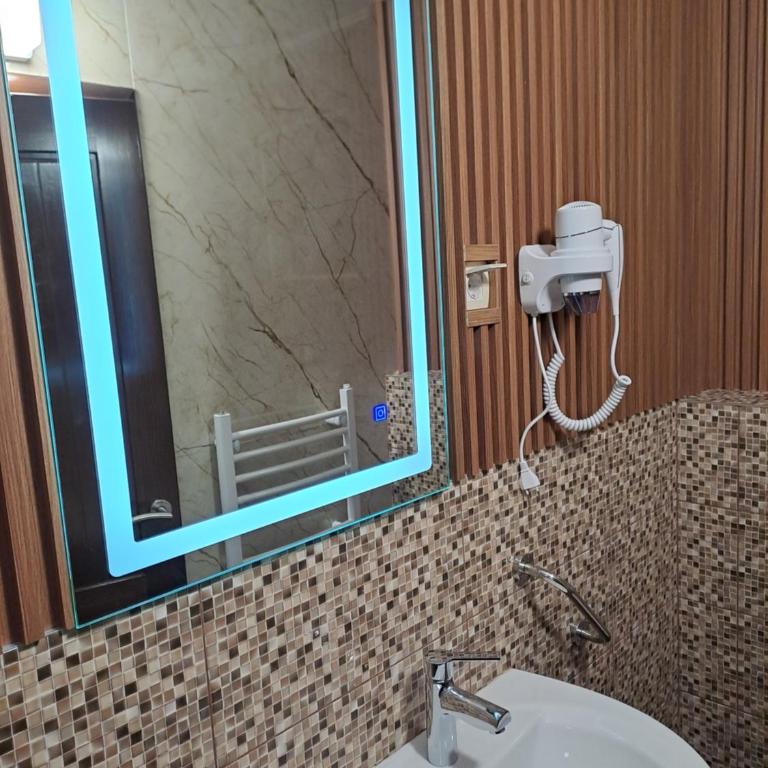 Rooms and apartmants Mirovic - Dvokrevetna Soba sa Bračnim Krevetom/Zasebnim Krevetima - 13