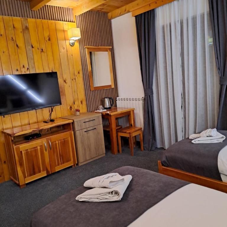 Rooms and apartmants Mirovic - Dvokrevetna Soba sa Bračnim Krevetom/Zasebnim Krevetima - 12