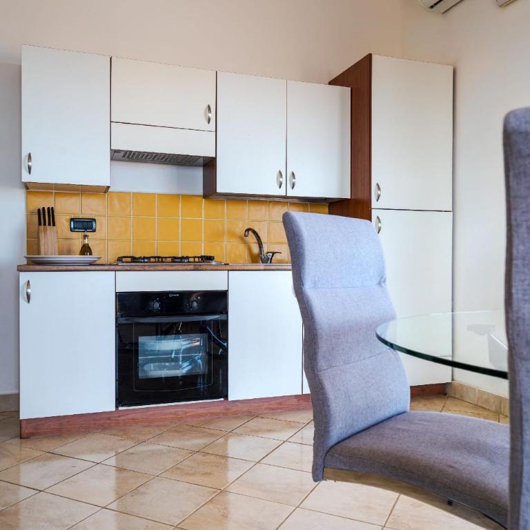 The Lemon Tree - One-Bedroom Apartment - 18