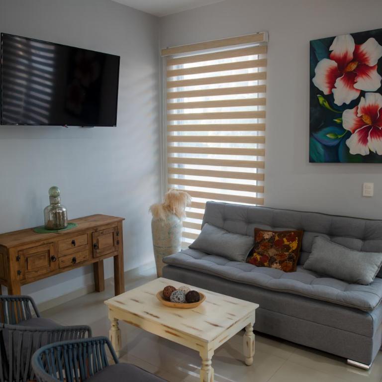 2br/2ba Condo 1 block to ocean! - Unit 3 - Two-Bedroom Apartment - 1