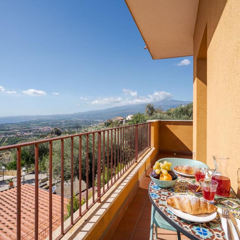 The Lemon Tree - Apartment with Balcony - 13