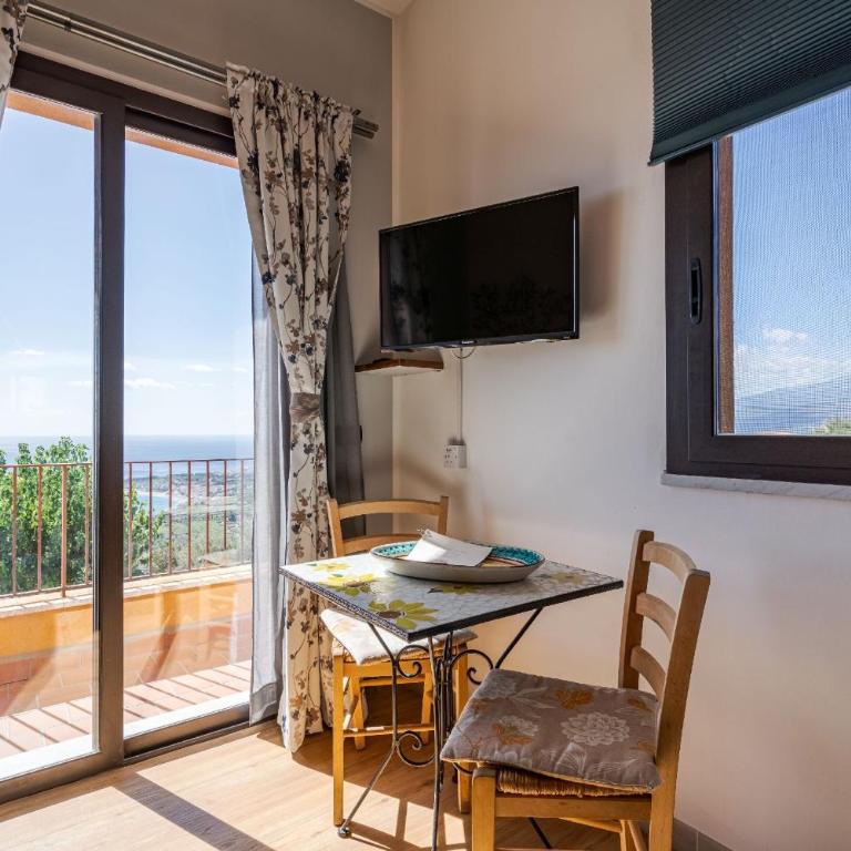 The Lemon Tree - Apartment with Balcony - 6