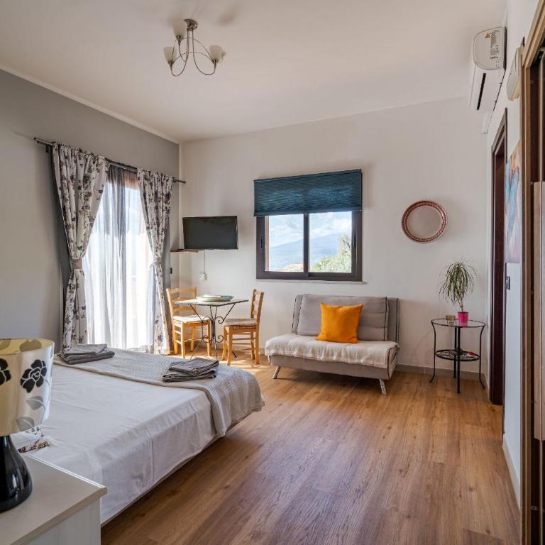 The Lemon Tree - Apartment with Balcony - 5