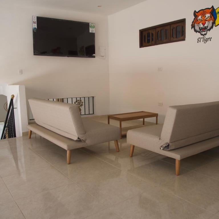 Hostal Barrio Abajo - Triple Room with Private Bathroom - 13