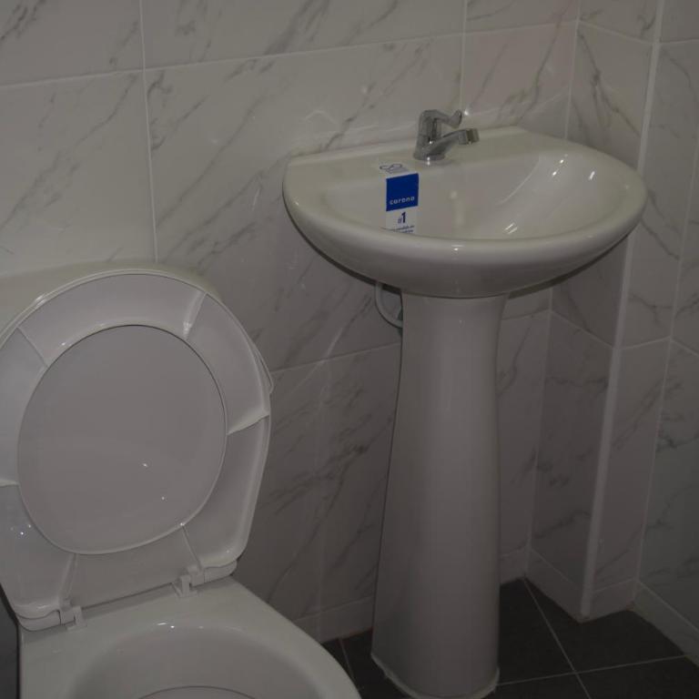 Hostal Barrio Abajo - Quadruple Room with Private Bathroom - 11
