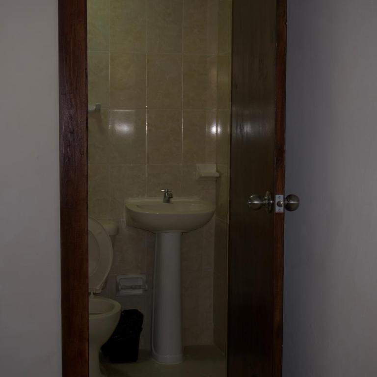 Hostal Barrio Abajo - Habitación Cuádruple con baño privado - 8