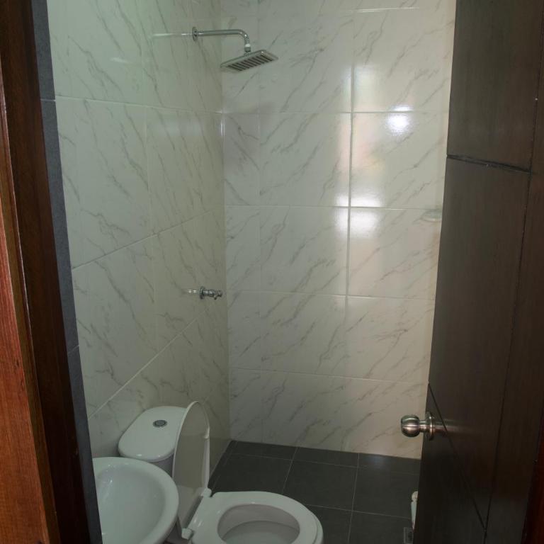 Hostal Barrio Abajo - Habitación Cuádruple con baño compartido - 3