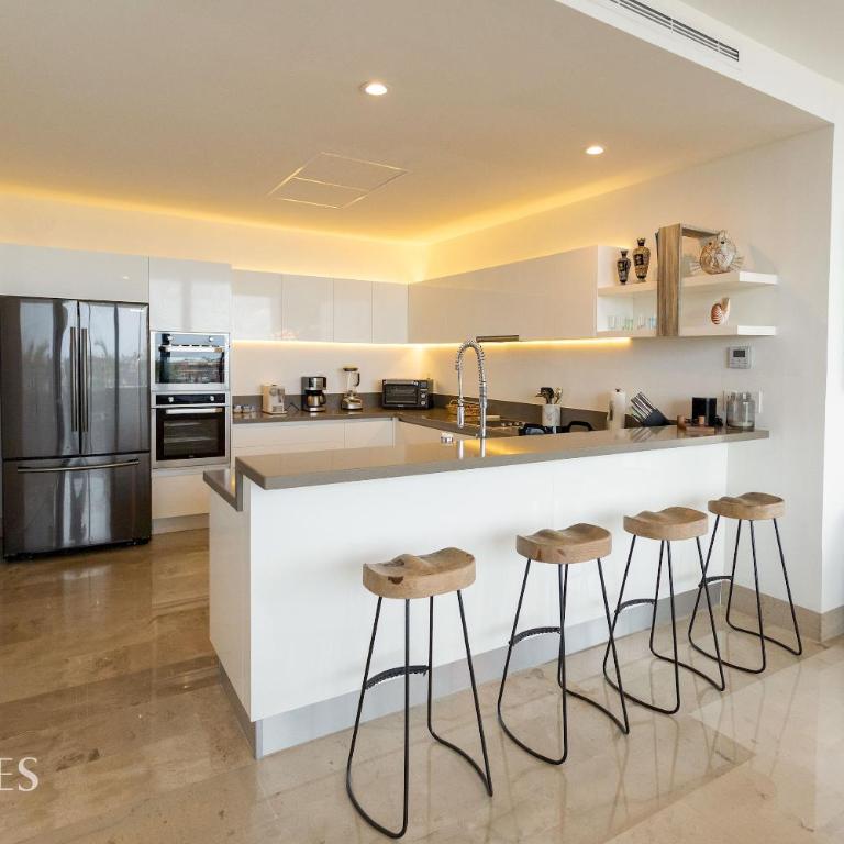 Oceanview PH | Private Rooftop & Jacuzzi - Three-Bedroom Apartment - 6