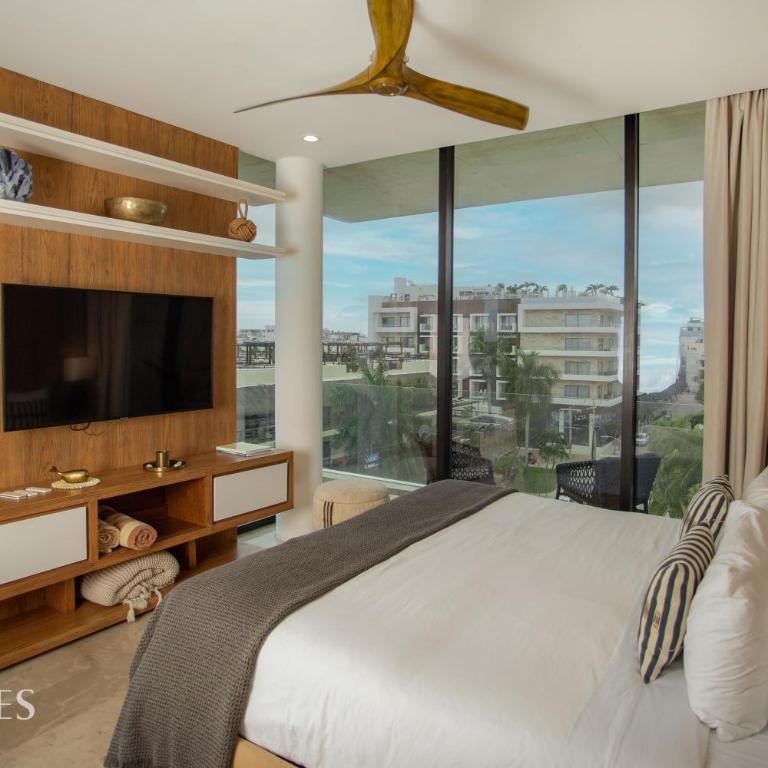 Oceanview PH | Private Rooftop & Jacuzzi - Three-Bedroom Apartment - 14