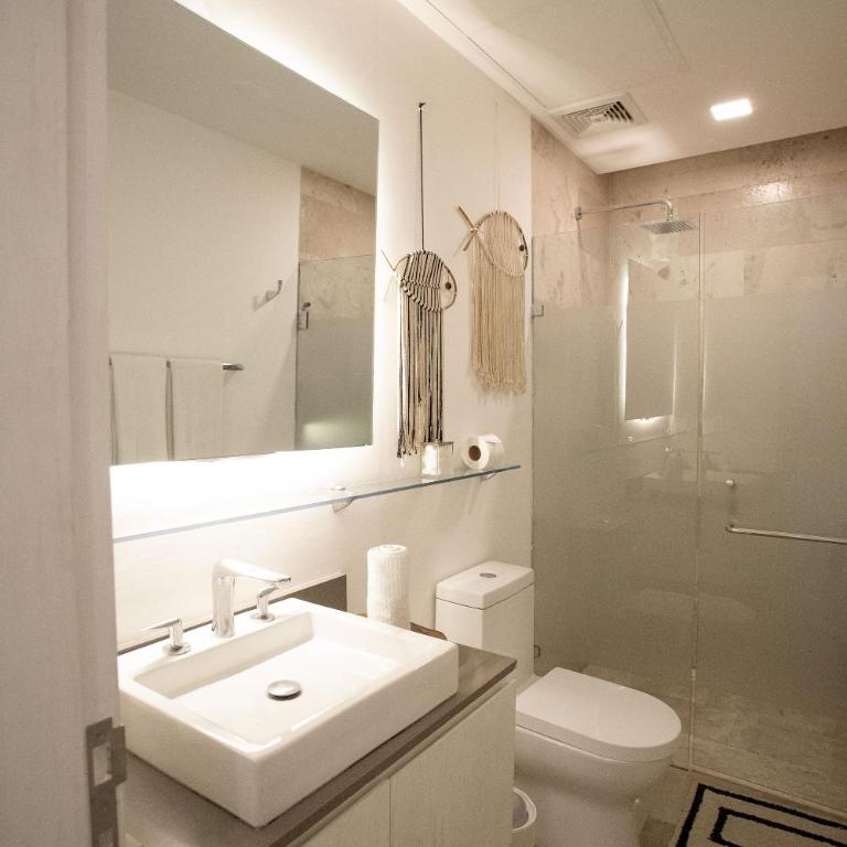 Oceanview PH | Private Rooftop & Jacuzzi - Three-Bedroom Apartment - 24