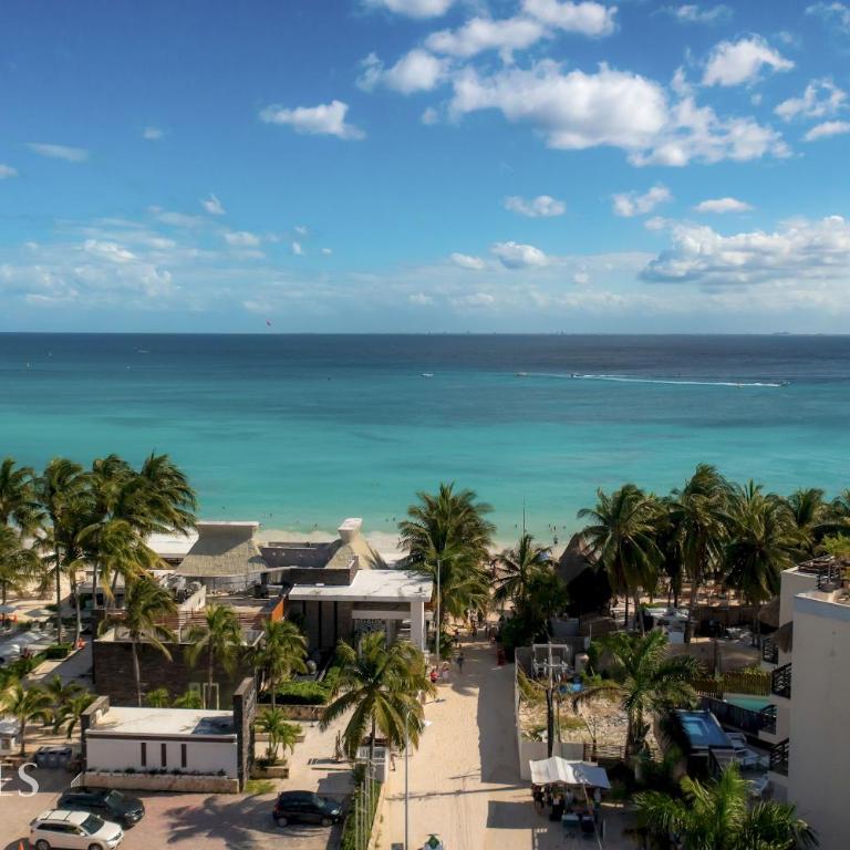 Oceanview PH | Private Rooftop & Jacuzzi - Three-Bedroom Apartment - 43
