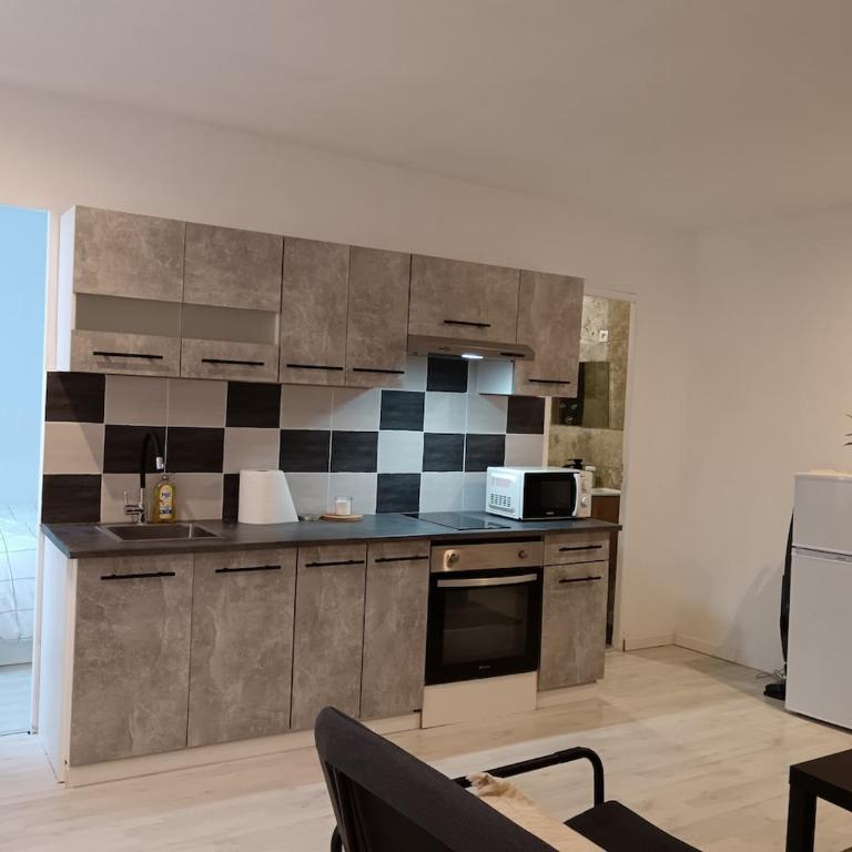 Mignon appartement , Nîmes center - One-Bedroom Apartment - 1