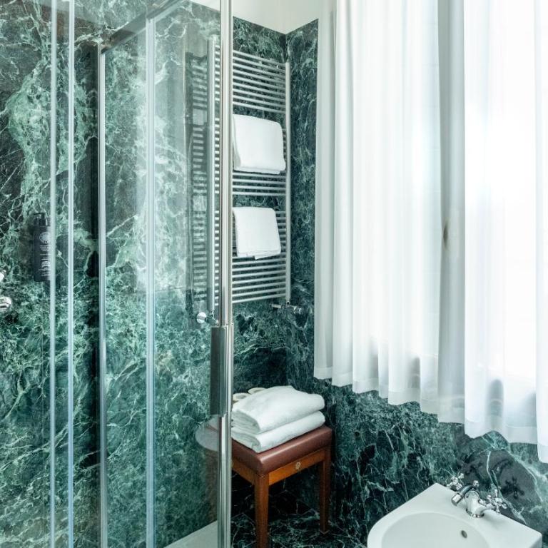 Hotel Al Ponte Dei Sospiri - Junior Suite con Vista Canale - 9