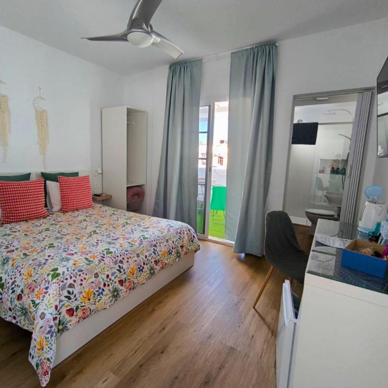 Paradise room near the beach - Habitación con cama grande y balcón - 1