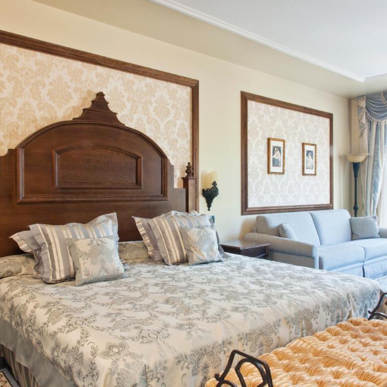 PortAventura Hotel Lucy's Mansion - Includes unlimited access & Express wristband to PortAventura Park & Ferrari Land - Alojamiento Deluxe Superior (1 adulto) con acceso ilimitado + Pulsera Express a PortAventura Park y Ferrari Land - 3