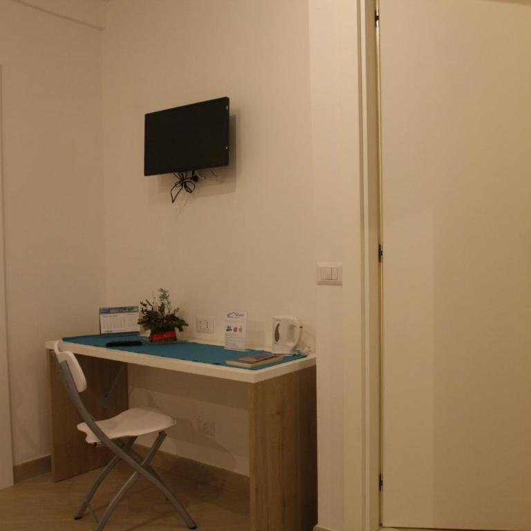 Base Napoli Mergellina - Camera Tripla Comfort con Balcone - 2