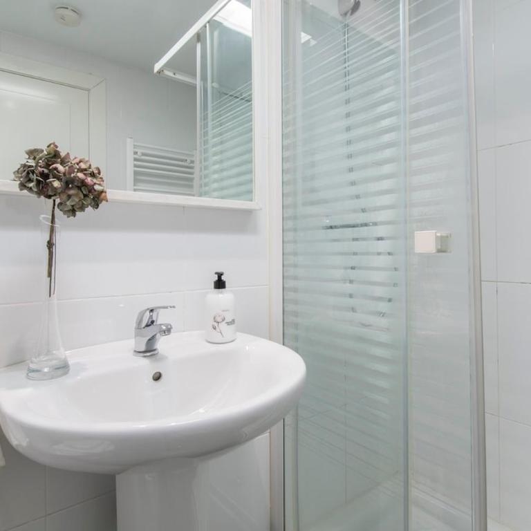 Madrid Total Access Apt 4 person - One-Bedroom Apartment - 11