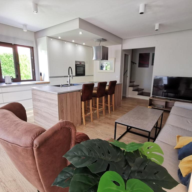 Modern house with pool, just 700m away from beach - Maisonette-Apartment - 9