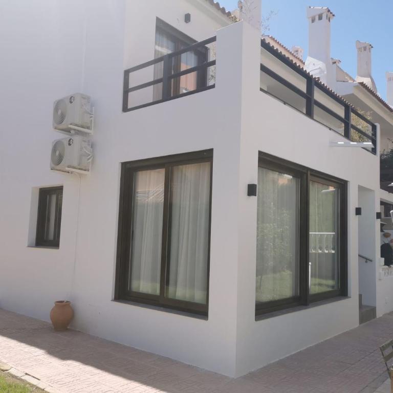 Modern house with pool, just 700m away from beach - Maisonette-Apartment - 30