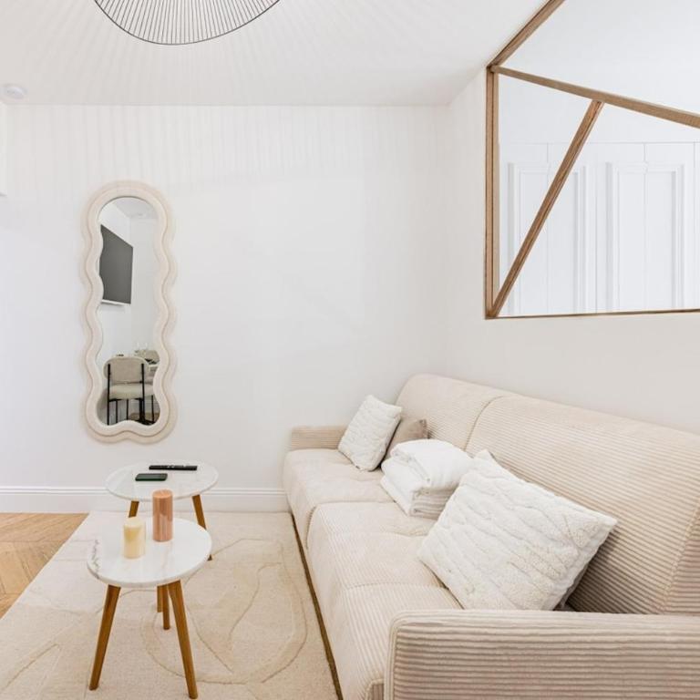 Suite luxueuse Elysee Faubourg St Honore Paris 8 - One-Bedroom Apartment - 3