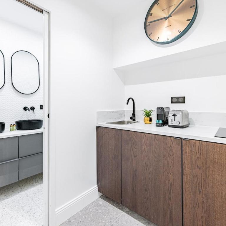 Suite luxueuse Elysee Faubourg St Honore Paris 8 - One-Bedroom Apartment - 8