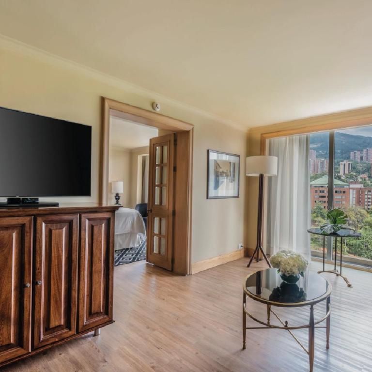 InterContinental Medellin - Movich by IHG - Suite Junior con sofá cama - Cama doble grande - 3