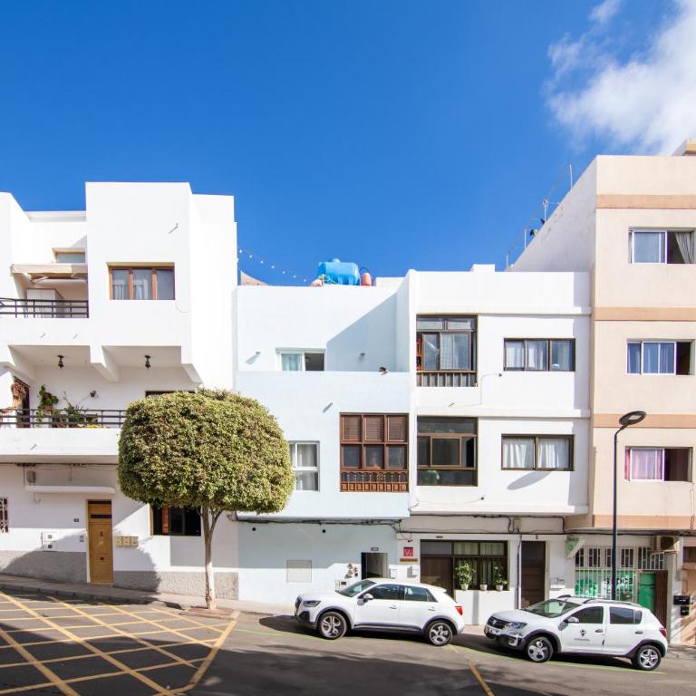 Fiesta y Siesta - Apartamento de 2 dormitorios con balcón y vistas al mar - 2