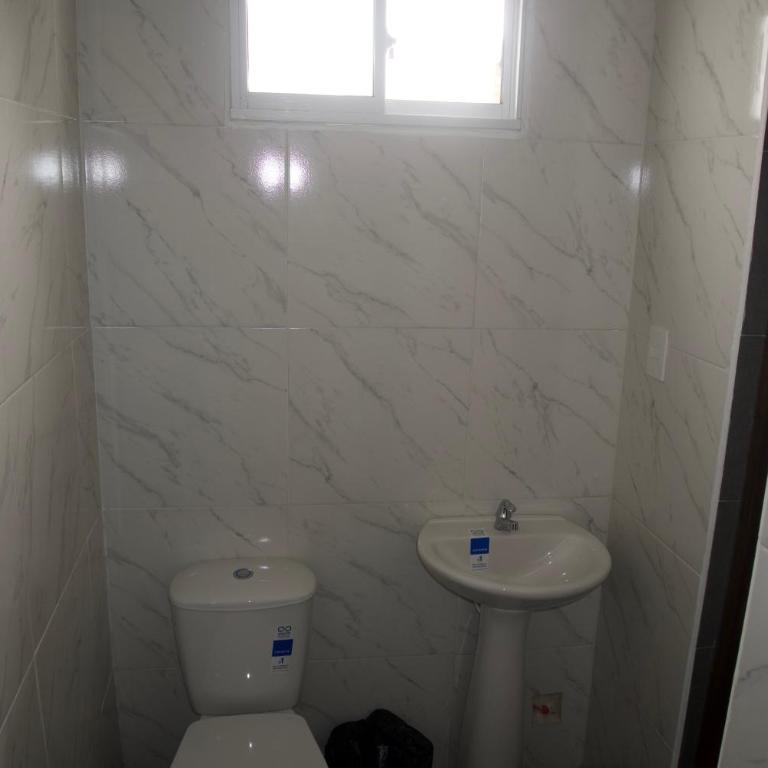 Hostal Barrio Abajo - Habitación Triple con baño privado - 11