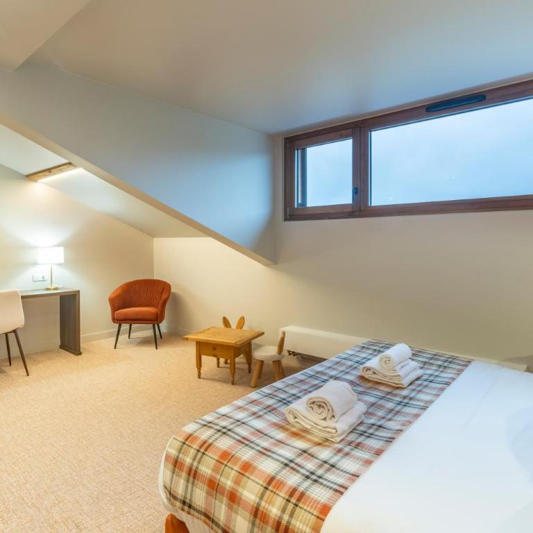 Hôtel Restaurant Le Bois Joli et SPA - Chambre Familiale - Vue sur Montagne - 2