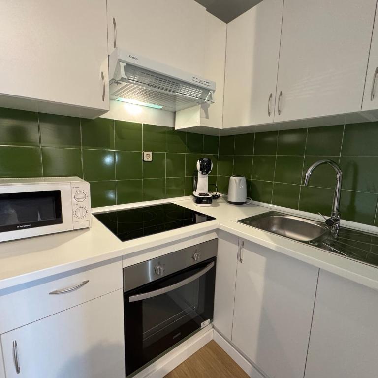 Modern and cosy apartment in the heart of Puerto Banús - Two-Bedroom Apartment - 19