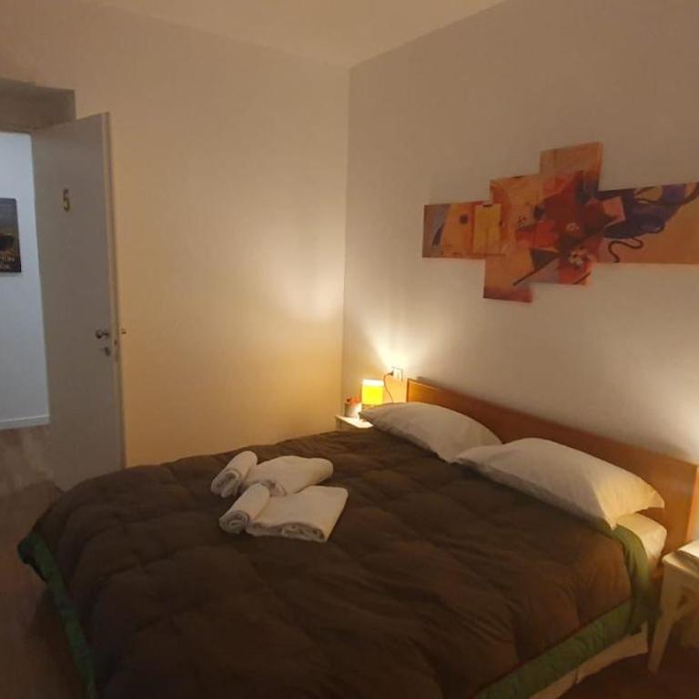 Max Rooms Bergamo - Camera Matrimoniale con Bagno Privato - 3