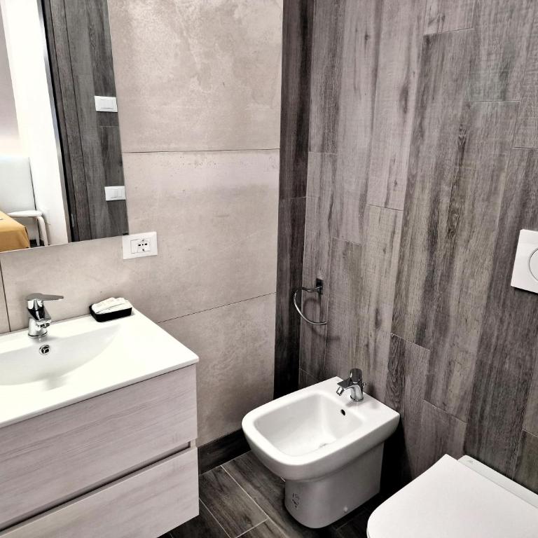 Berica Alloggi Turistici - Camera Matrimoniale/Doppia con Letti Singoli con Bagno Privato - 41