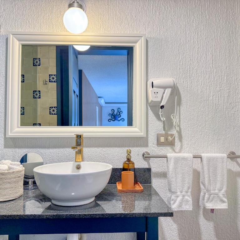 Hotel Boutique Casa Alebrije - Suite with Balcony - 7