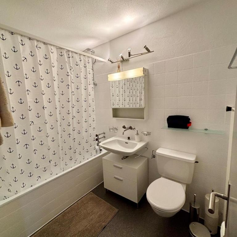 1-room apartment - newly renovated and central - Apartment mit 1 Schlafzimmer und Balkon - 8