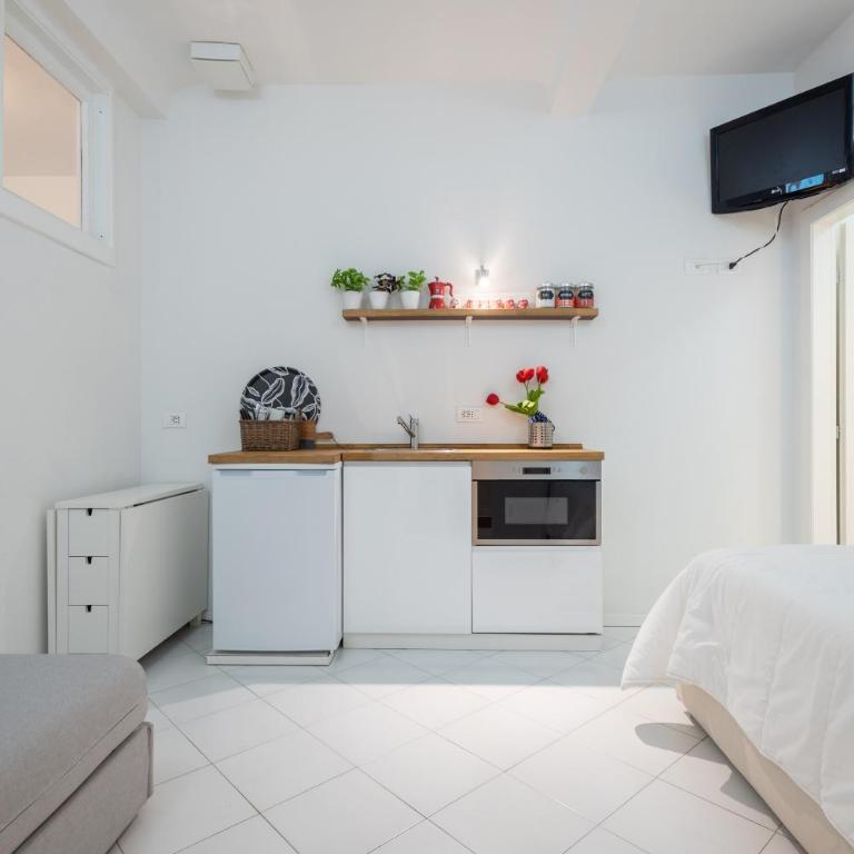 Belle Donne Apartment - Three-Bedroom Apartment - 6