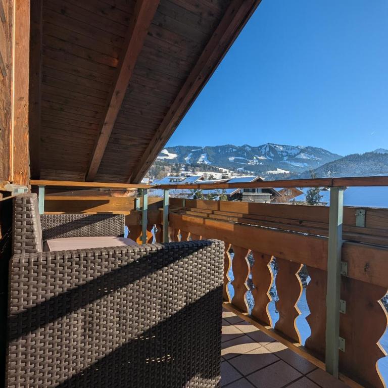 Ferienwohungen Familie Schröttle - Deluxe Doppel-/Zweibettzimmer mit Balkon - 8