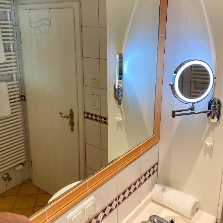 Haus Breitenberg im Allgäu - inklusive Bergbahnen und Skipass - Deluxe Apartment mit 2 Schlafzimmern und Gartenblick - 12