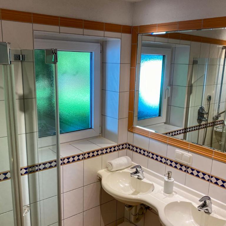 Haus Breitenberg im Allgäu - inklusive Bergbahnen und Skipass - Deluxe Apartment mit 2 Schlafzimmern und Gartenblick - 13