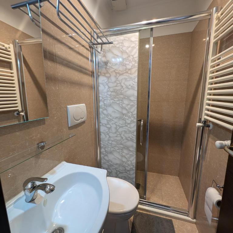 Roomz Romestay - Camera Standard Doppia con Letti Singoli - 5