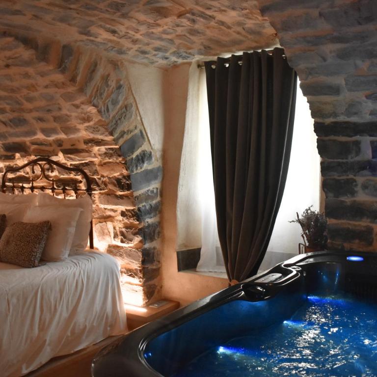 Hébergement insolite avec jacuzzi privatif Millau - Appartement Supérieur - 14