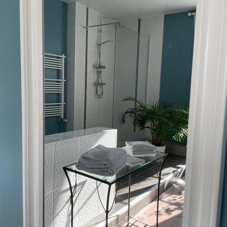 La Boulonnaise - Chambre Familiale avec Salle de Bains Privative - 10