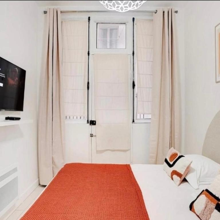 Charmant studio au cœur de paris - One-Bedroom Apartment - 1