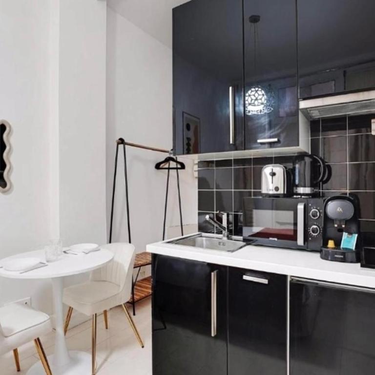 Charmant studio au cœur de paris - One-Bedroom Apartment - 2