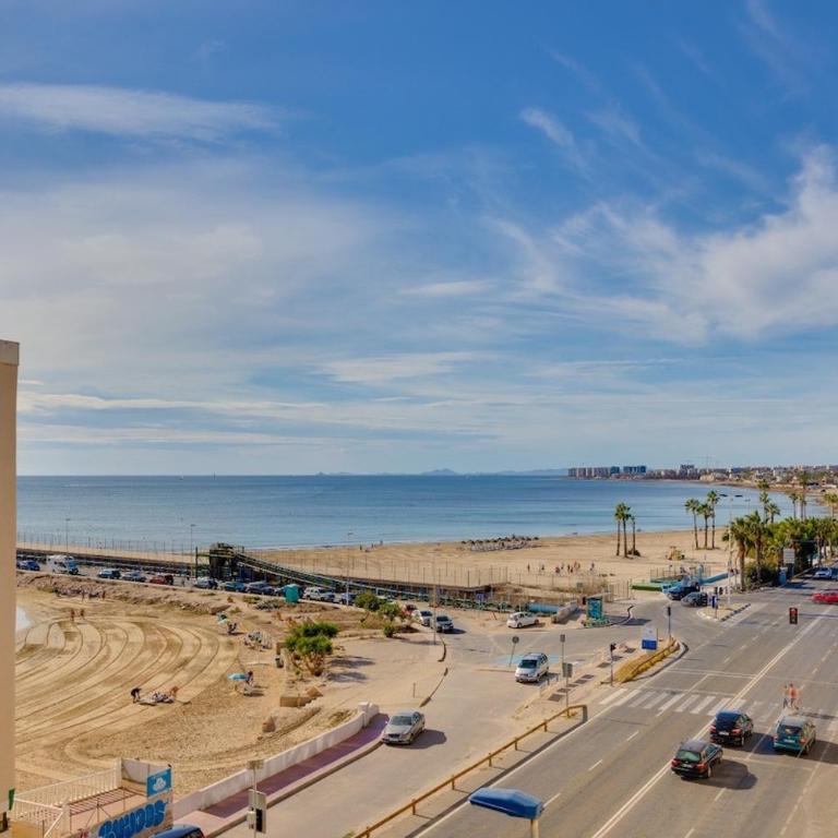 Apartamento 3 dormitorios con vistas al mar en Torrevieja - Three-Bedroom Apartment with Sea View - 26